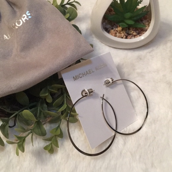 MK®Gorgeous Crystal Hoops Light weight So GENTLE♥️ - Picture 3 of 5